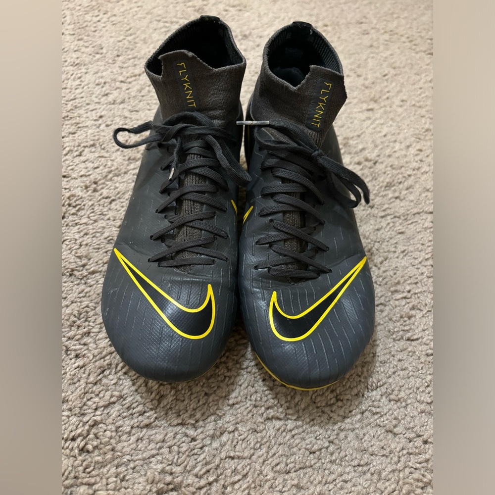 Men’s Nike Mercurial soccer cleats!!